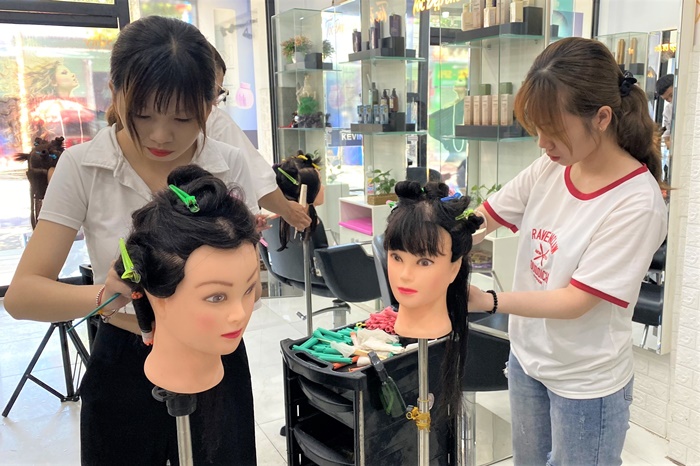 Học nghề làm tóc bao lâu thì ra nghề
