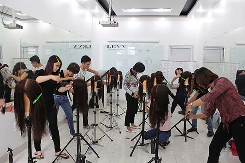 uu điem hoc nghe cat toc tai hoc vien toc LEVY