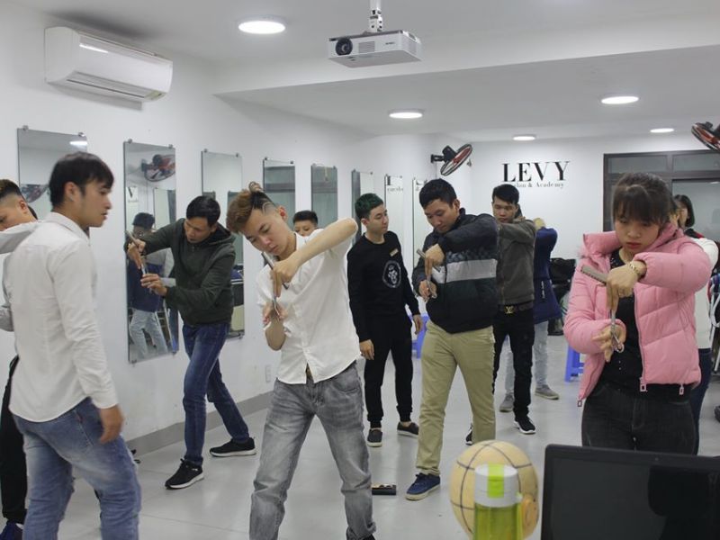  Học Viện tóc LEVY luôn đảm bảo giá cả hợp lý, phù hợp với mọi đối tượng học viên.