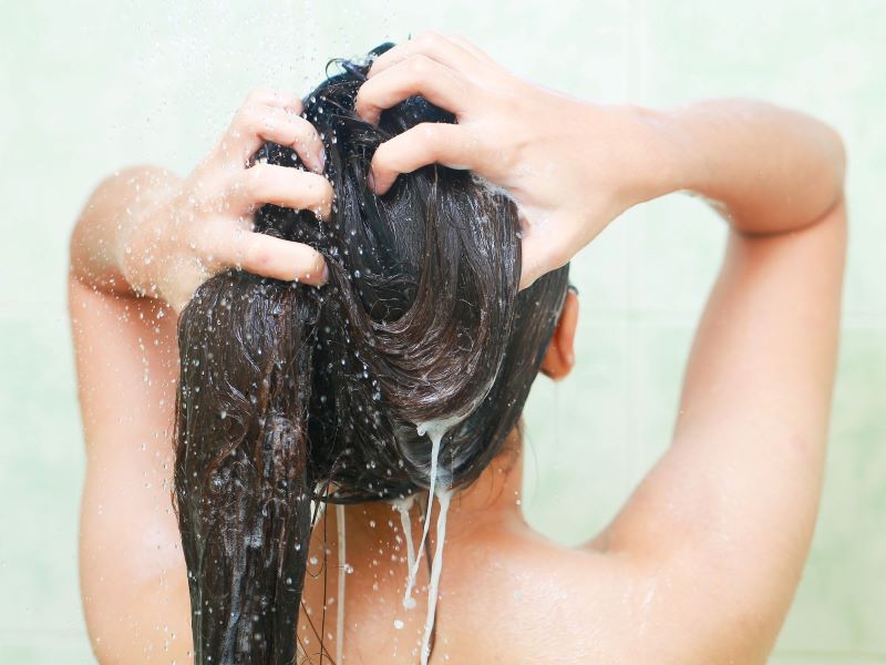 tóc dầu bết